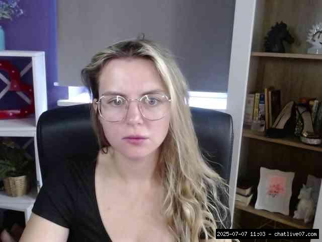 Group chat for 20 39 tokens, Full privates for 90 tokens, Privates for 30 5..., Female Domination 6