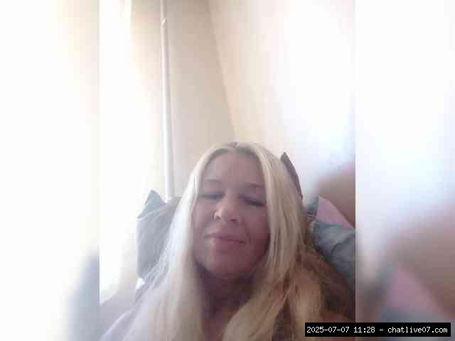 Shaved white, Shaved mature, Group chat for 40 tokens, Full privates for 90..., Stripping 12