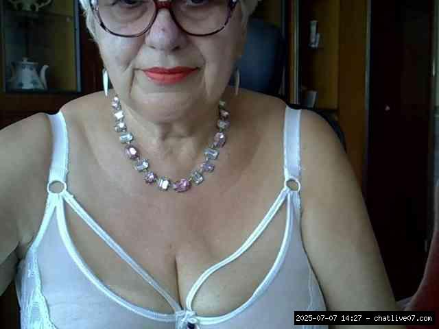 Group chat for 20 39 tokens, Full privates for 30 59 tokens, Privates for 3..., Shaved Grannies 4