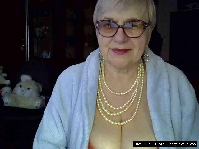 Group chat for 20 39 tokens, Full privates for 60 89 tokens, Privates for 6..., Twerk Grannies 18