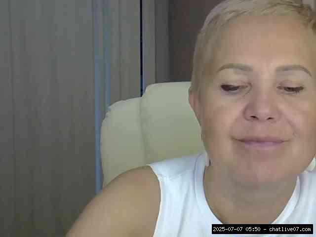 Group chat for 40 tokens, Full privates for 60 89 tokens, Privates for 30 5..., Grannies 2