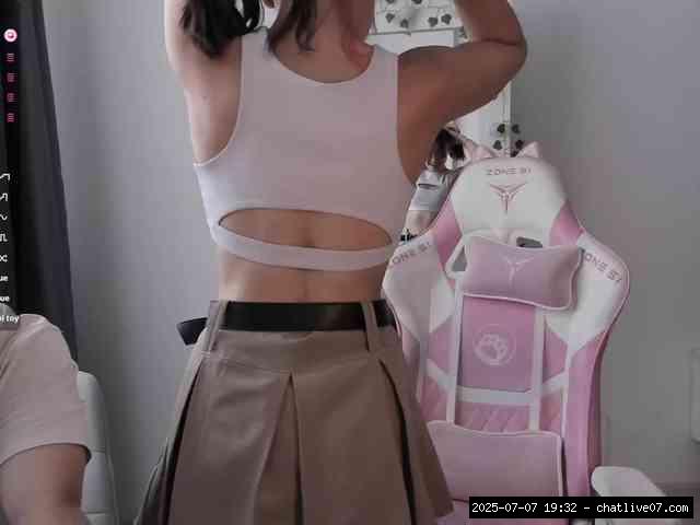 Shaved white, Shaved teens, Full privates for 90 tokens, Privates for 60 89..., Cunnilingus 0