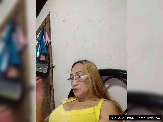Group chat for 20 39 tokens, Full privates for 90 tokens, Privates for 60 8..., brunettes grannies 15