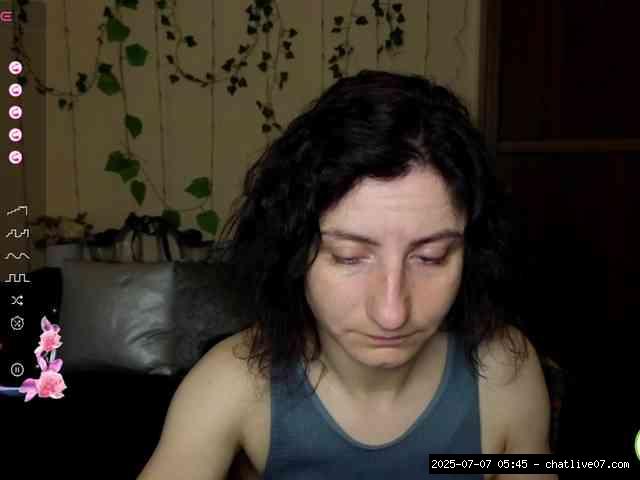 Group chat for 20 39 tokens, Full privates for 90 tokens, Privates for 60 8..., Chatting 12