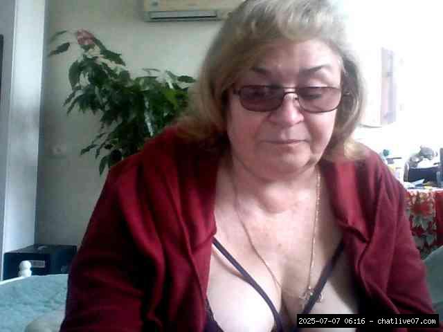 Group chat for 40 tokens, Full privates for 90 tokens, Privates for 30 59 t..., Grannies 6