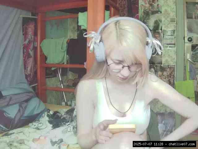 Shaved white, Shaved teens, Group chat for 40 tokens, Full privates for 60 ..., Chatting 14