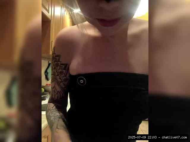 Shaved white, Shaved mature, Group chat for 40 tokens, Full privates for 90..., Dimples 6