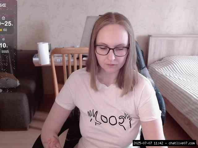 Shaved white, Shaved mature, Group chat for 40 tokens, Full privates for 90..., Curvy Mature 16